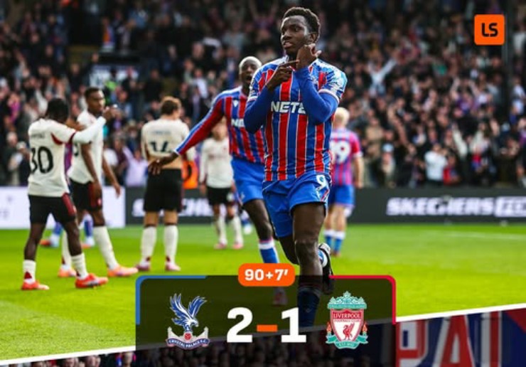 Nketiah ghi bàn vào lưới Liverpool