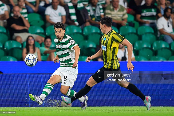 Sporting Lisbon (áo xanh trắng) giành chiến thắng đậm đà
