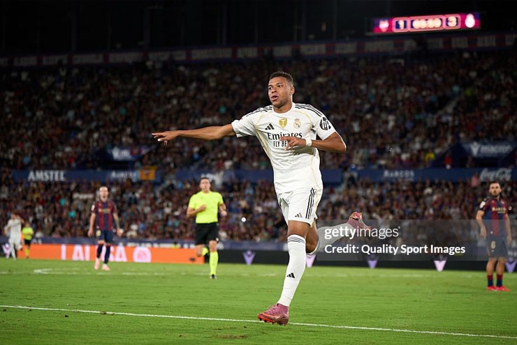 Mbappe mang đến khác biệt ở hiệp hai