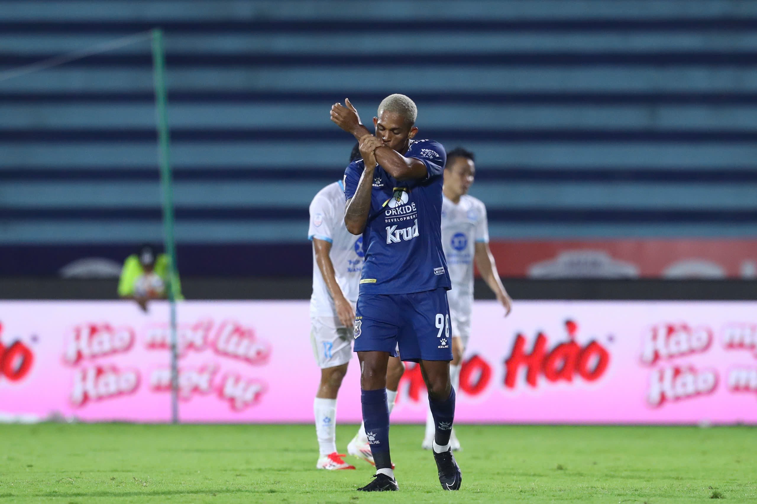 Monteiro rút ngắn 1-2 cho Svay Rieng, dẫn tới hơn 10 phút cuối hồi hộp