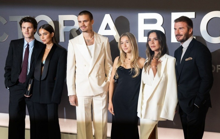 Vợ chồng Brooklyn không đến dự buổi ra mắt phim tài liệu Victoria Beckham.