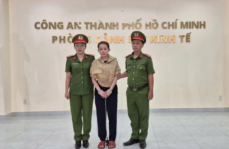 Ngân 98 bị bắt tạm giam. Ảnh: CA