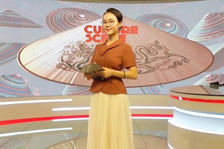 Phương Anh chững chạc khi lên sóng.