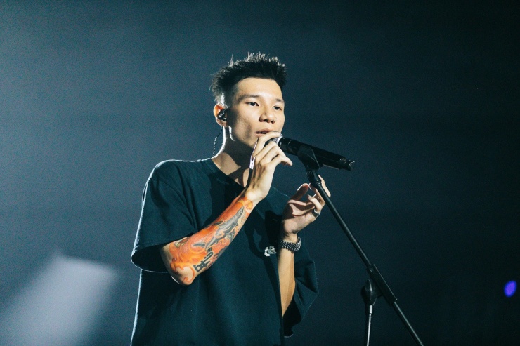 Rapper MCK nổi tiếng với phong cách "chửi thề như hát hay". Ảnh: Tư liệu