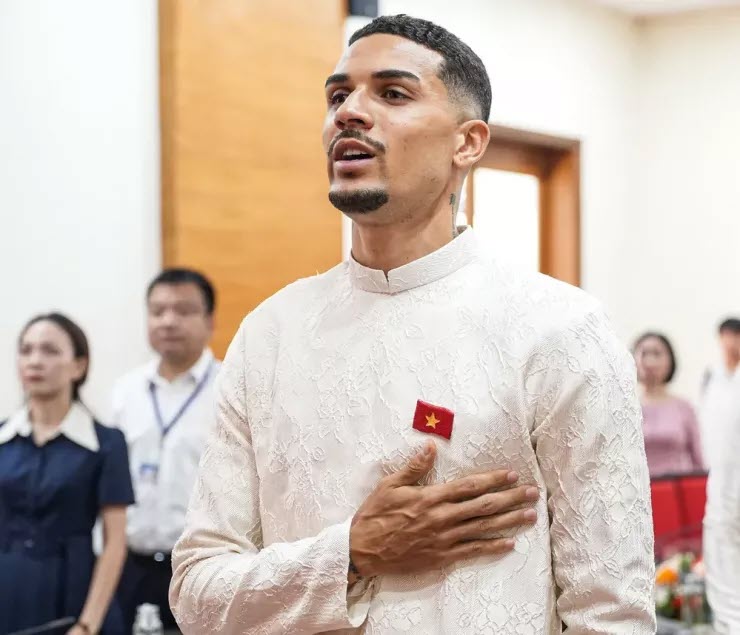 Đỗ Hoàng Hên giờ là công dân Việt Nam và sẽ ra sân cho Hà Nội FC với tư cách cầu thủ nội