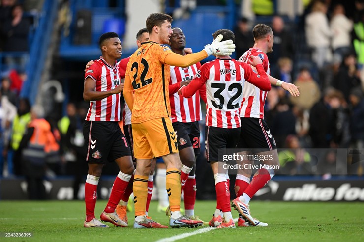 Sunderland cũng đang gây sốc với vị trí thứ 4, vị trí được dự cúp C1 mùa sau