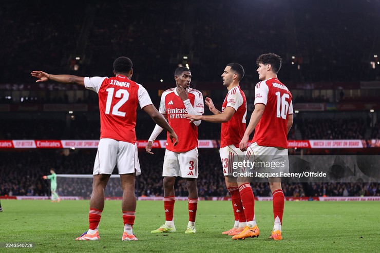 Arsenal nổi tiếng với lối chơi ban bật đẹp mắt, mùa này cũng đã thay đổi tư duy chơi bóng