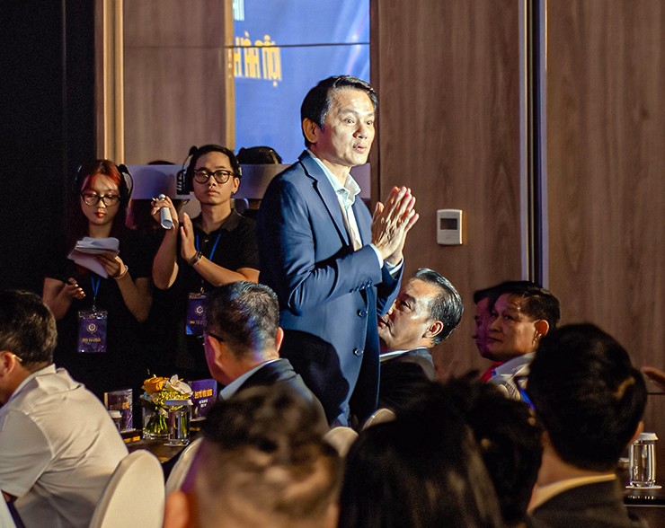 Tổng thư ký AFF Winston Lee.