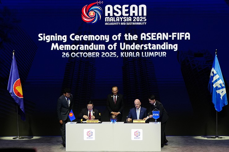 ASEAN và FIFA ký biên bản ghi nhớ hợp tác&nbsp;tại Kuala Lumpur, Malaysia.