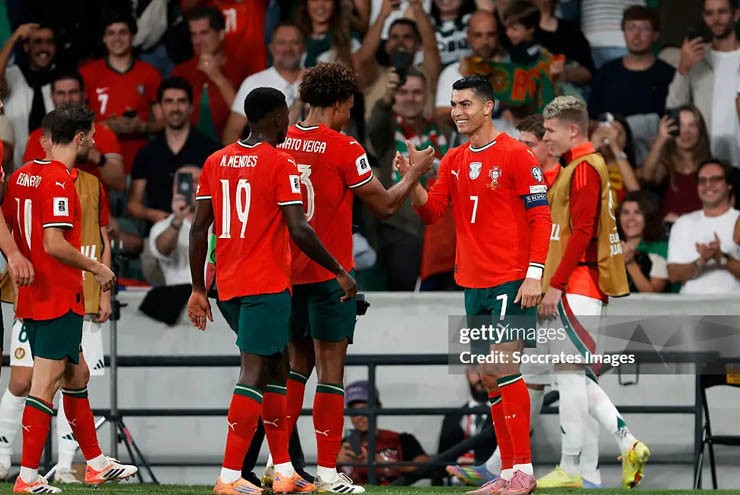 Ronaldo hiện&nbsp;được nhiều nhân tố trẻ tài năng ở ĐT Bồ Đào Nha&nbsp;hỗ trợ