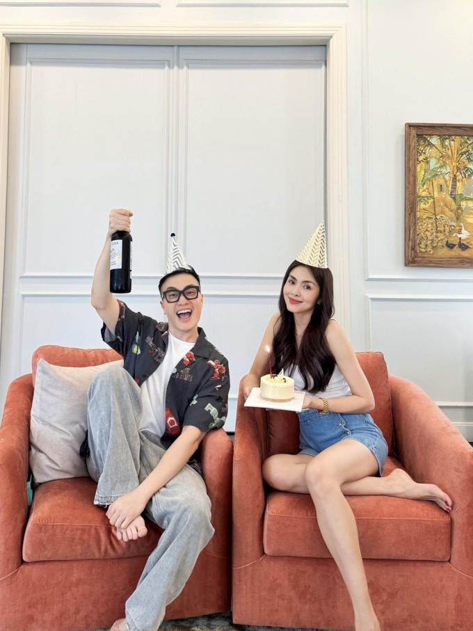 Tăng Thanh Hà mừng sinh nhật tuổi 39 bên Lương Mạnh Hải. Hai diễn viên trở nên thân thiết từ khi đóng "Bỗng dưng muốn khóc" và vẫn thường xuyên tụ họp, ôn lại kỷ niệm xưa.