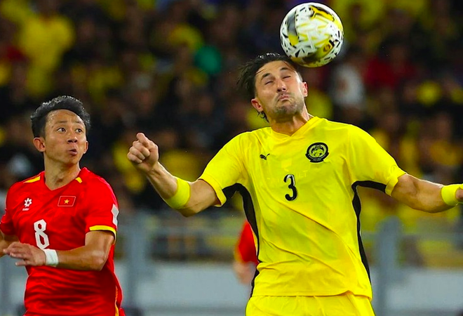 Trung vệ gốc Argentina - Facundo Garces (3) trong trận Malaysia thắng Việt Nam 4-0 ngày 10-6