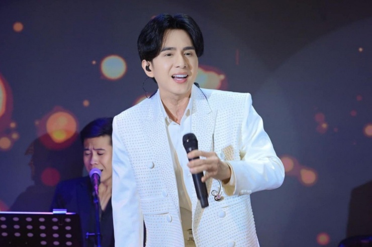 Live concert của Đan Trường tổ chức ngày 1/11 tại Trung tâm Triển lãm Việt Nam (Hà Nội), mở bán 6 hạng vé.
