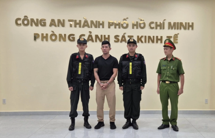 Ca sĩ Lương Bằng Quang và Ngân 98 đưa hối lộ 8 tỉ đồng