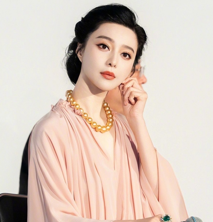 Phạm Băng Băng cũng gây tiếc nuối vì không được giám khảo quê nhà ủng hộ và trắng tay tại LHP Tokyo.
