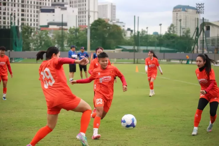Các cô gái Việt Nam miệt mài tập luyện cho mục tiêu vàng SEA Games 33. Ảnh: CCT.