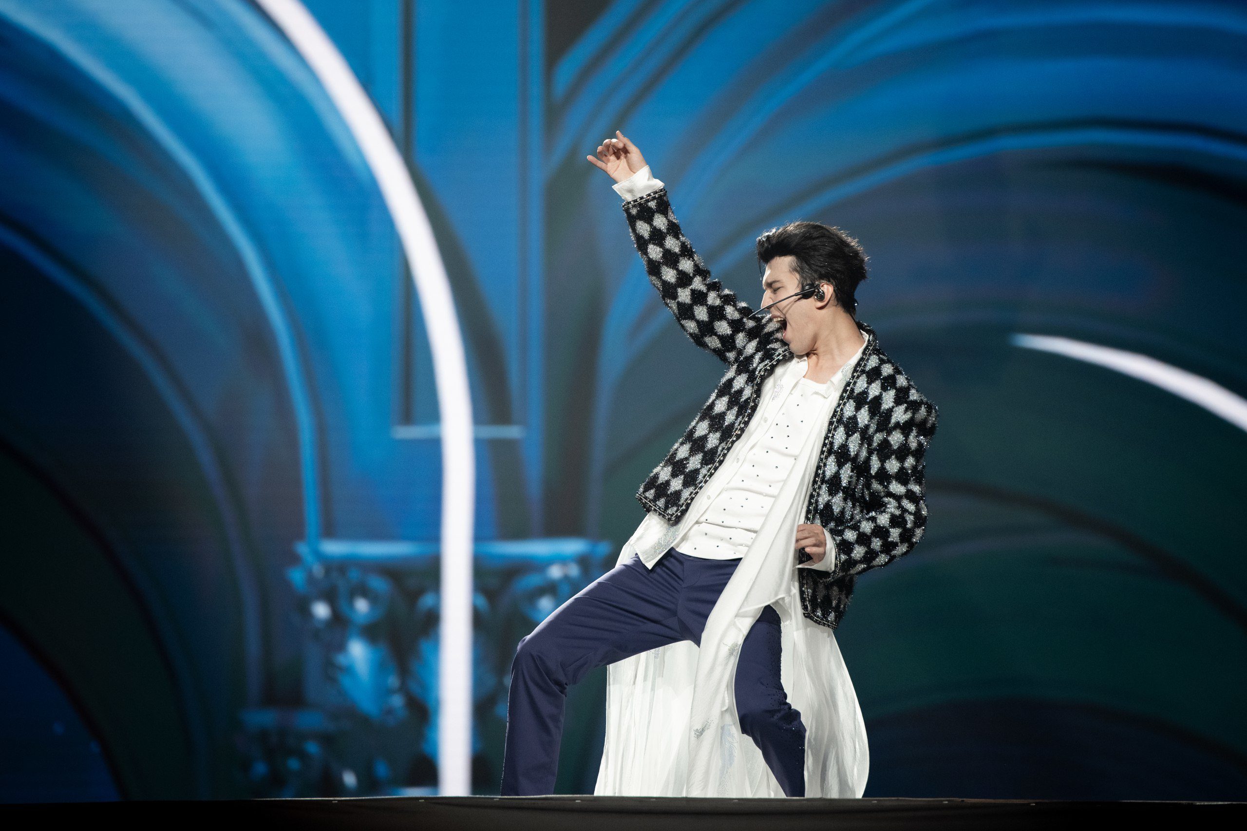 Dimash Kudaibergen: Tại sao cả thế giới “phát cuồng” trước một giọng hát? - 2