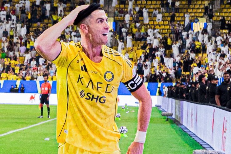 Ronaldo ăn mừng cực phấn khích
