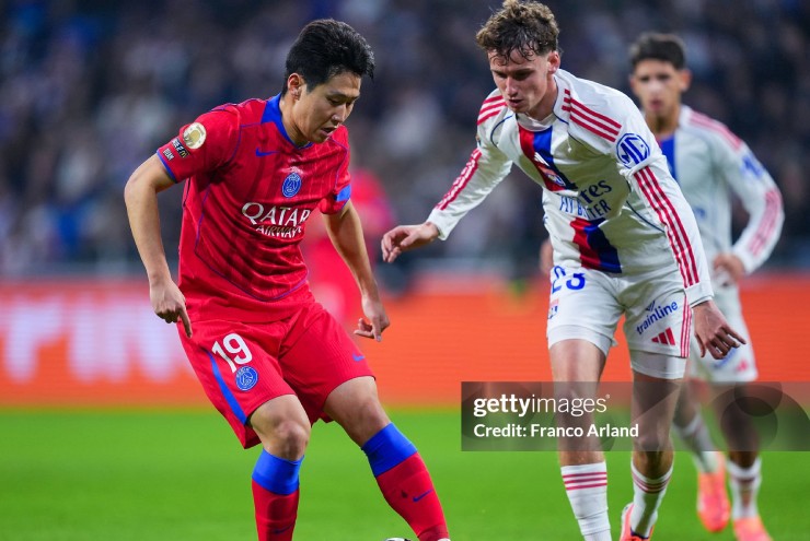 PSG và Lyon chơi ăn miếng trả miếng trong hiệp một