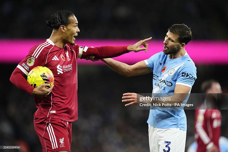 Van Dijk bị từ chối bàn thắng