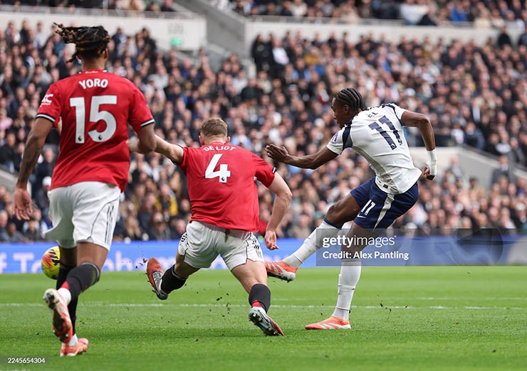 Mathys Tel ghi bàn cho Tottenham
