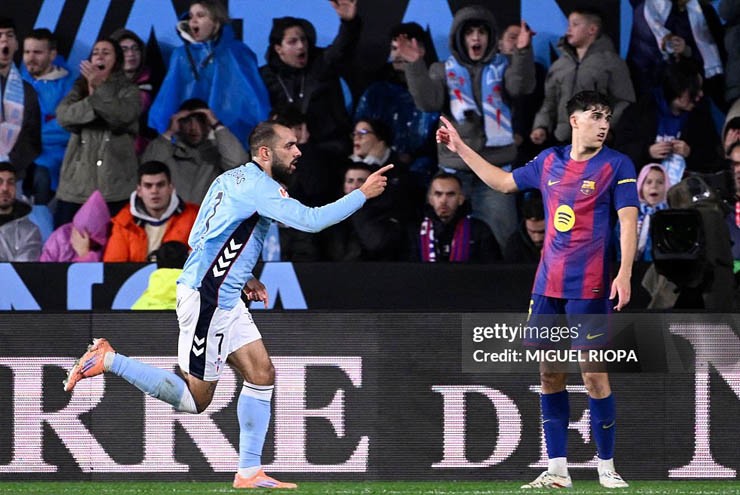 Hàng thủ lỏng lẻo của Barcelona liên tục bị đối thủ trừng phạt
