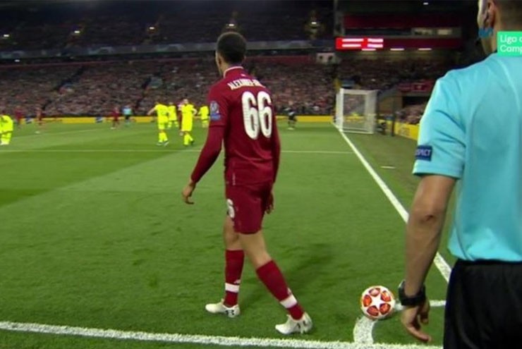 Alexander-Arnold từng tạo ra quả đá phạt góc khiến tất cả phải ngỡ ngàng