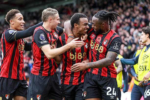 Bournemouth đã bay một mạch lên nhì bảng sau 9 vòng đầu tiên ở Premier League