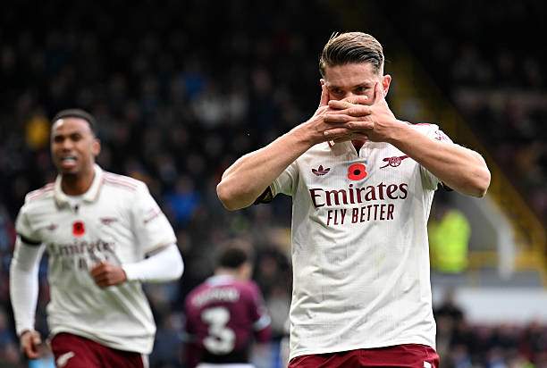 Gyokeres lập công dễ dàng cho Arsenal từ một quả phạt góc