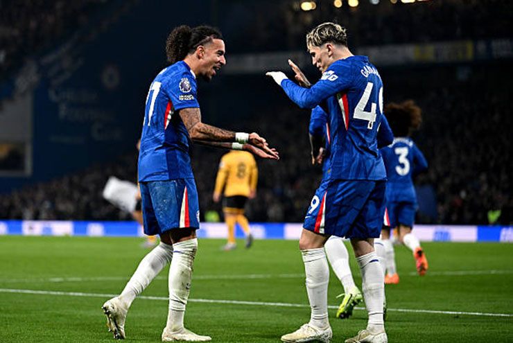 Garnacho kiến tạo cho Gusto (trái) là bước ngoặt trận đấu cho Chelsea