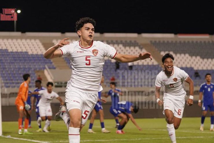 Matthew Baker, trung vệ "thép" của đội hình U17 Indonesia cũng có khả năng đánh đầu ghi bàn
