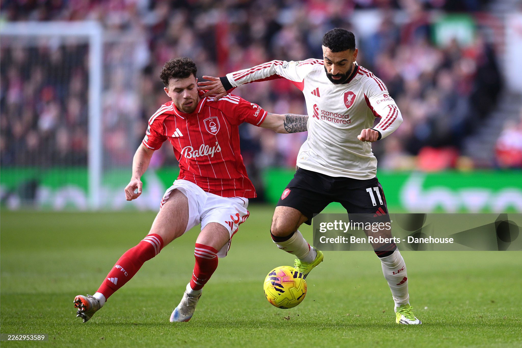 Liverpool gặp khó trước Nottingham Forest
