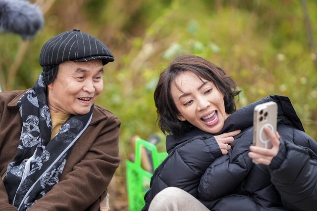 Xuân Hinh cùng diễn viên Thu Trang trong phim "Mùi Phở".