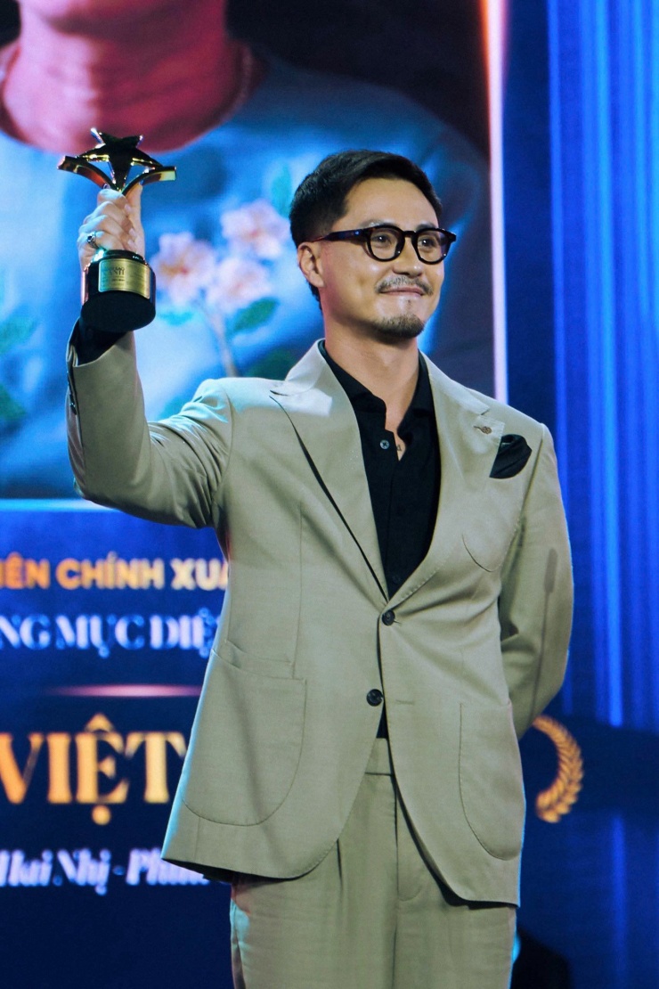 Thanh Sơn nhận giải thưởng Ngôi sao xanh với vai Bình trong phim điện ảnh "Tử chiến trên không".