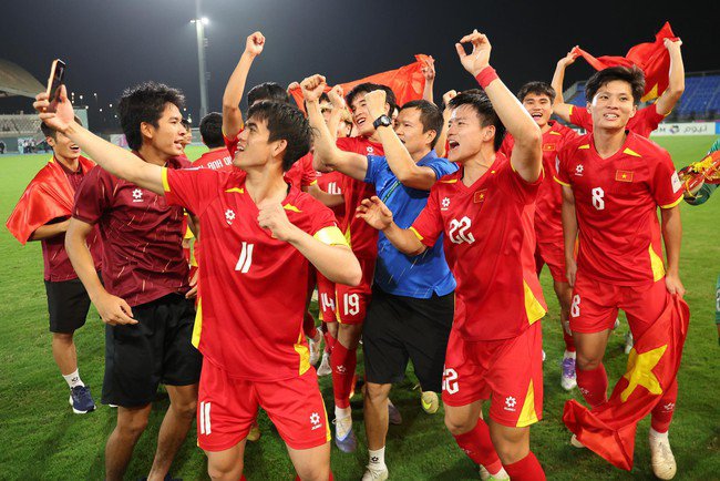 Những “cánh tay nối dài” của HLV Kim Sang-sik - 2