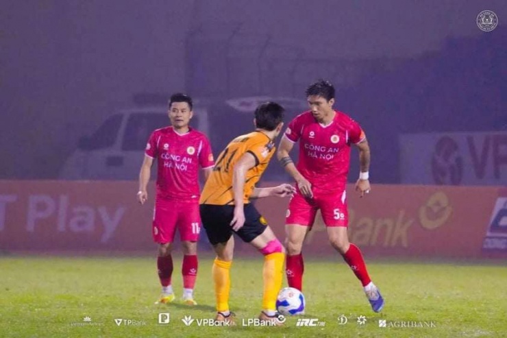Đoàn Văn Hậu lấy lại phong độ sau thời gian chấn thương. (Ảnh: CLB CAHN)